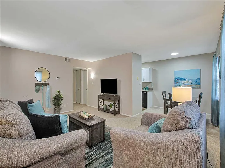 Ridgewood Club Apartments — Photo 5