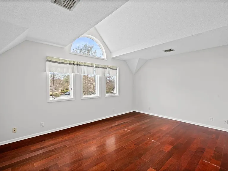 745 Iris Ct — Photo 19