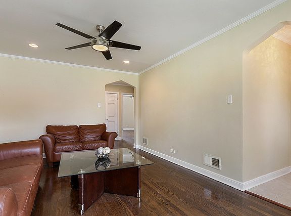 4th image of 8337 S Hoyne Ave