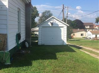 105 S 7th St, Guthrie Center, IA 50115