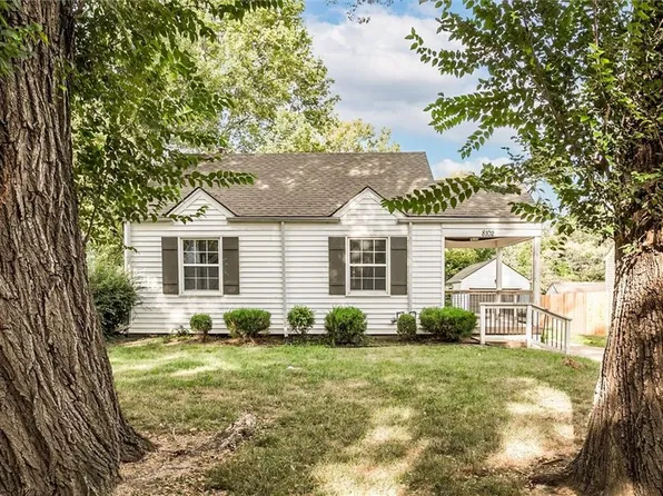 8102 Summit St, Kansas City, MO 64114
