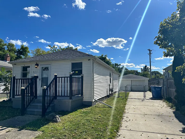 8672 Paige Ave — Photo 1