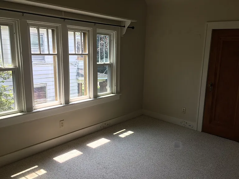 224 Garfield Ave NW — Photo 8
