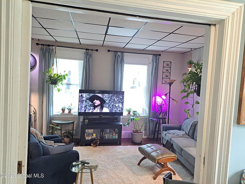 3rd image of 915 23rd Street