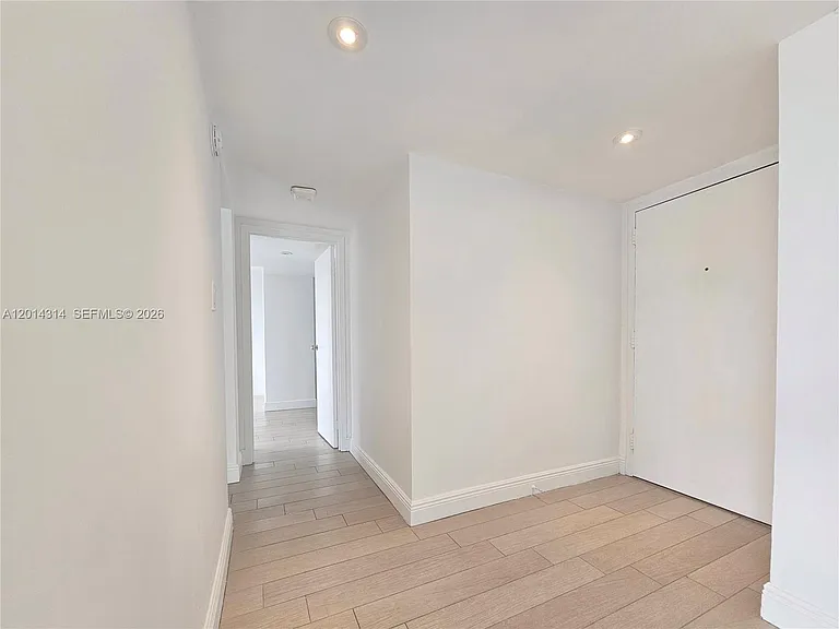 16546 NE 26th Ave #5H — Photo 9