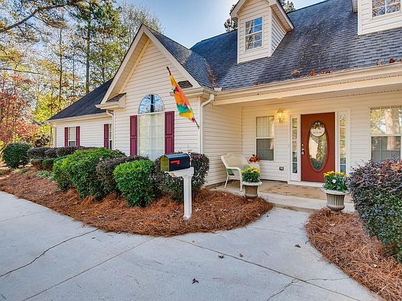 4th image of 535 Redwood Cir