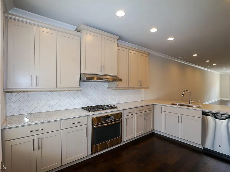 208 Bedford Aly — Photo 7