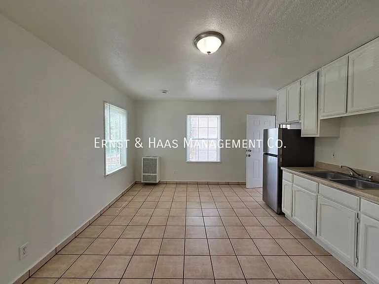 2035 Pine Ave #7 — Photo 4
