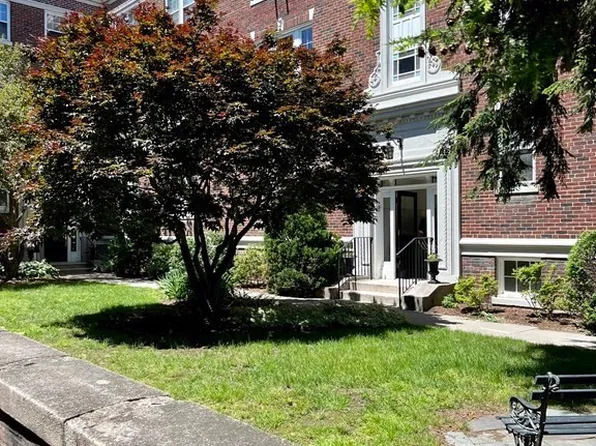 54 Babcock St #4, Brookline, MA 02446