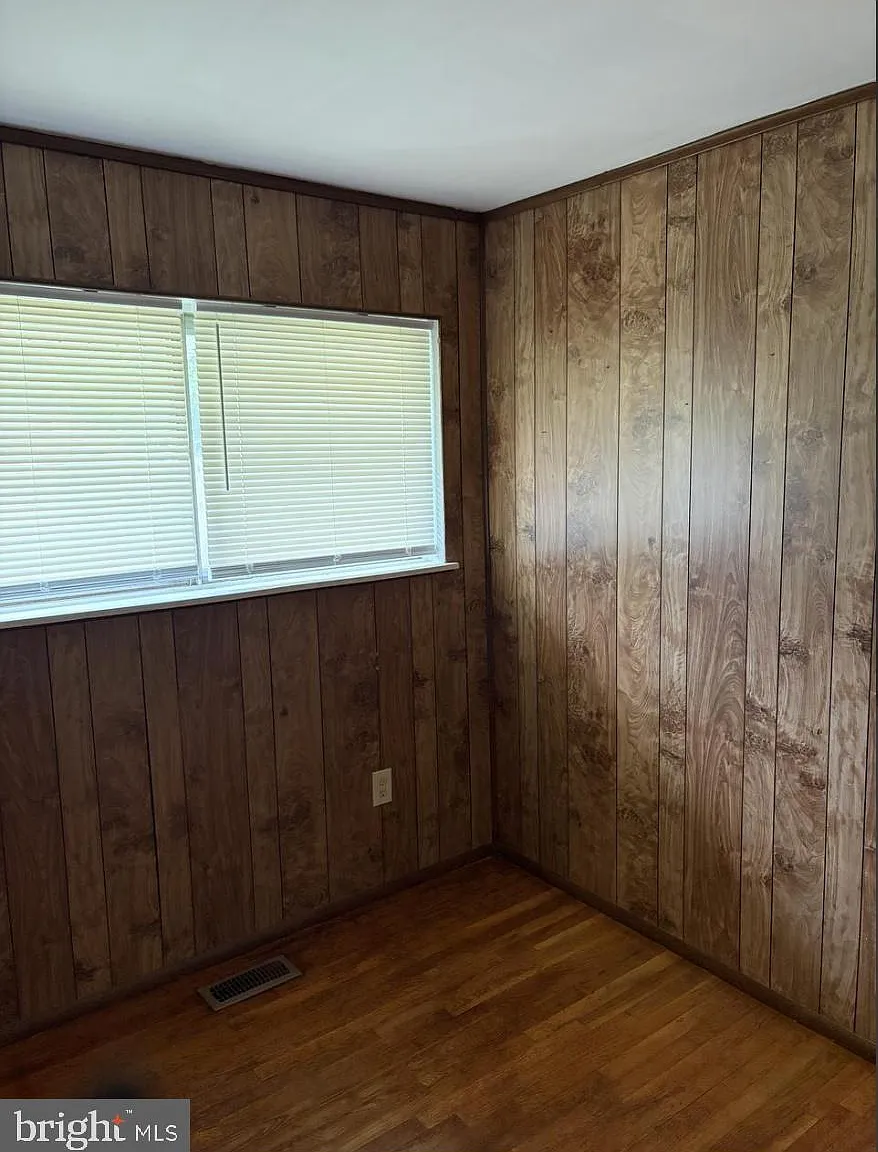 5 bed, 2.0 bath, 1566 sqft, $3,100 — Photo 3