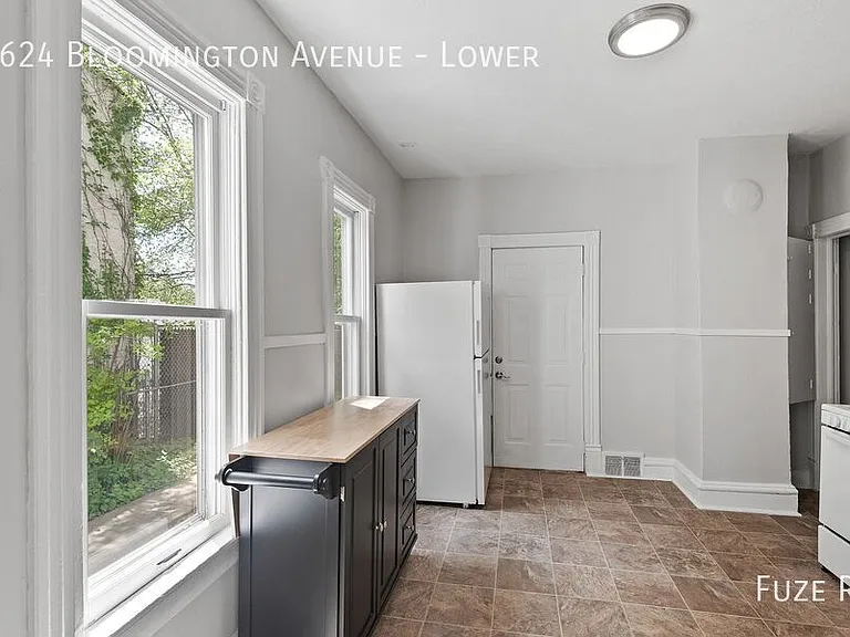 3624 Bloomington Ave #LOWER — Photo 8