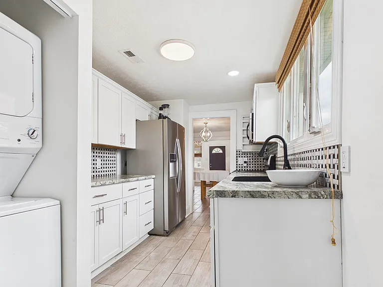 614 N Front St — Photo 13