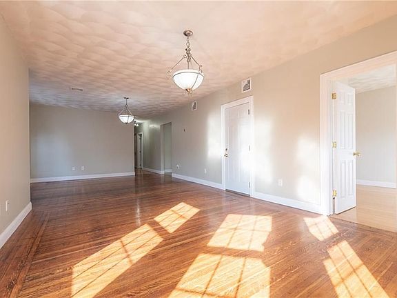 4th image of 29 Marlborough Ave #2