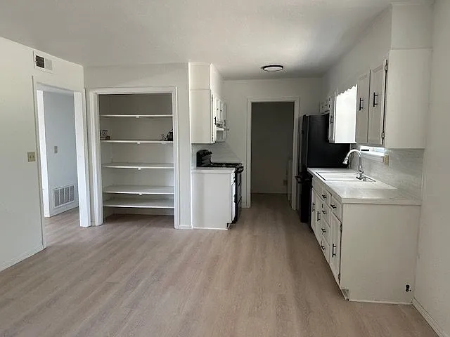 3 bed, 1.0 bath, $1,000 — Photo 4
