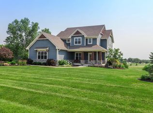 W297N3380 Woodridge Cir, Delafield, WI 53018