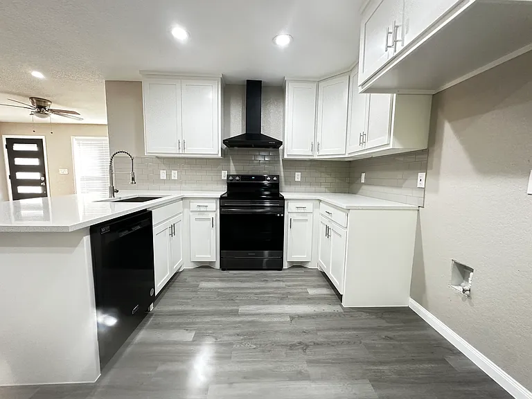 8426 Glen Ct — Photo 14