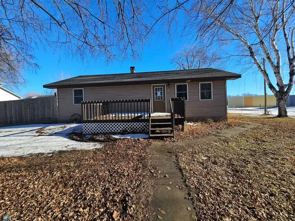 302 Bonzer St, Mantador, ND 58058