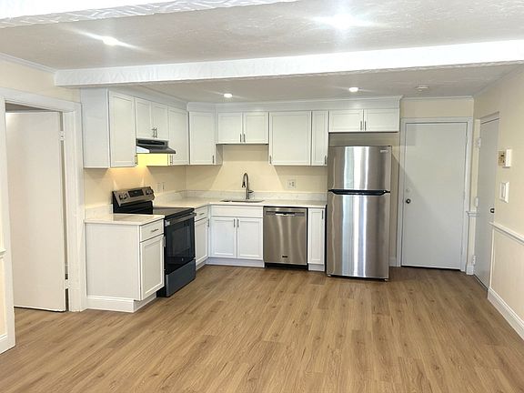 3rd image of 80 Walnut St Unit 403