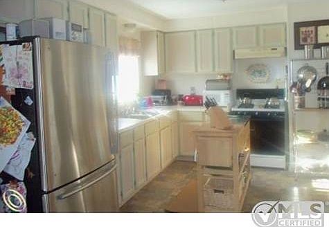 18460 Kitchen 2