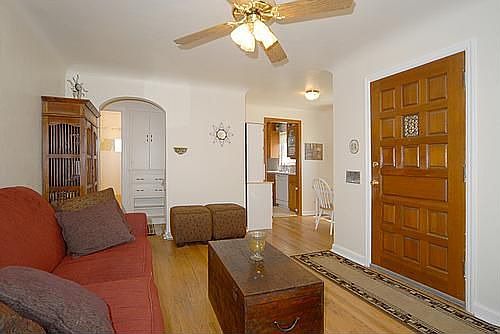 2nd image of 1339 Roslyn St