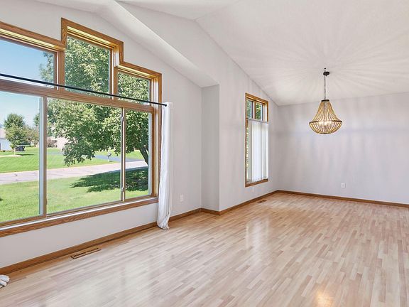 4th image of 14225 Tungsten St NW