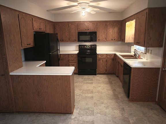 3rd image of 1664 Stanbridge Ave