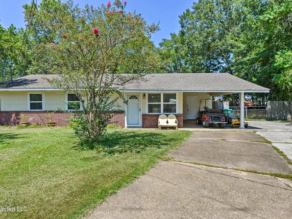 121 Roberts Cir, Ocean Springs, MS 39564