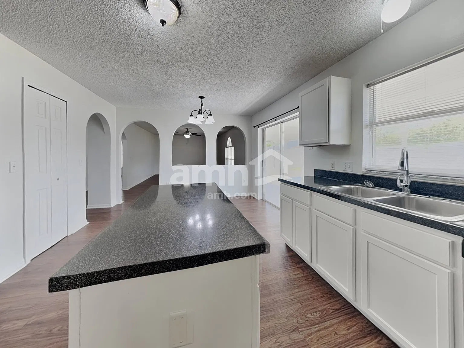 4 bed, 2.5 bath, 2240 sqft, $2,920 — Photo 4