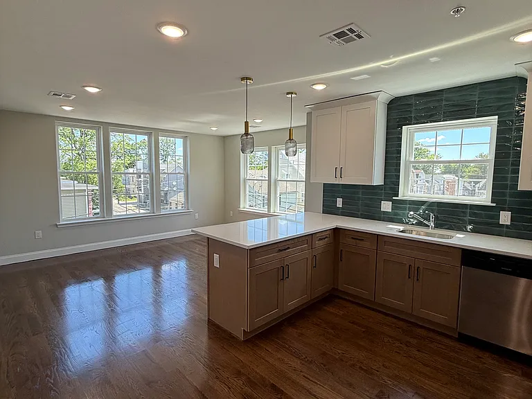 38 Shaw Ave #2 — Photo 2