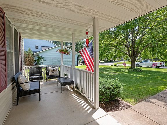 3rd image of 33 Lilac Ct