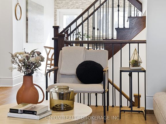 5th image of 293 Kingston Rd