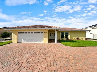 6416 Lake Sunrise Dr, Apollo Beach, FL 33572