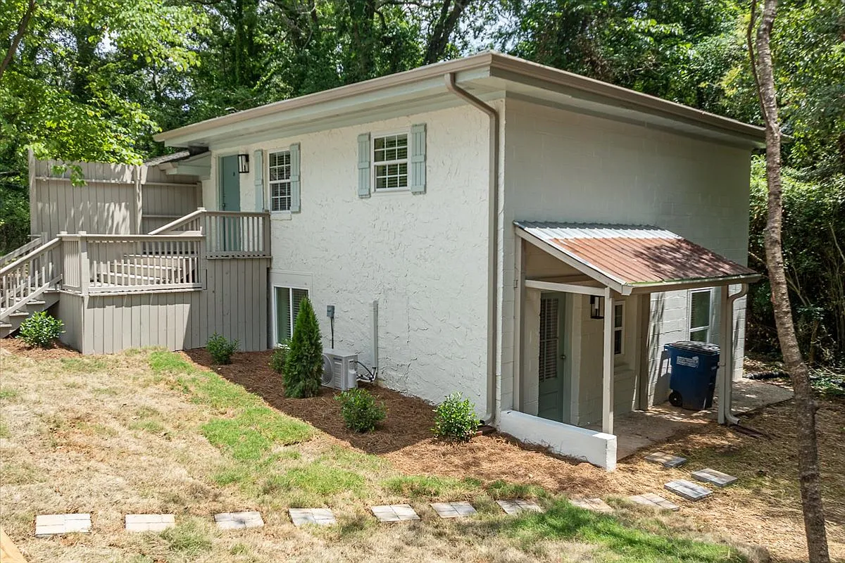 2 bed, 800 sqft, $1,400 — Photo 3