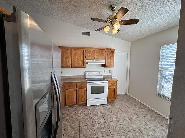 13455 White Plains St — Photo 5