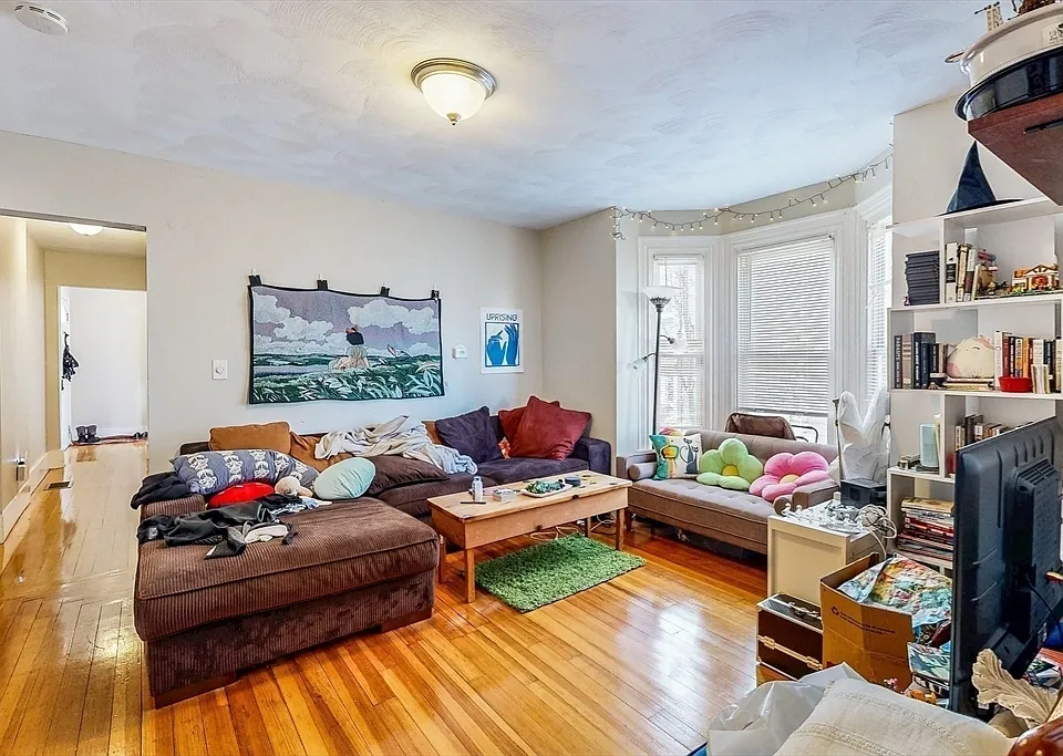 47 Newbury St #1