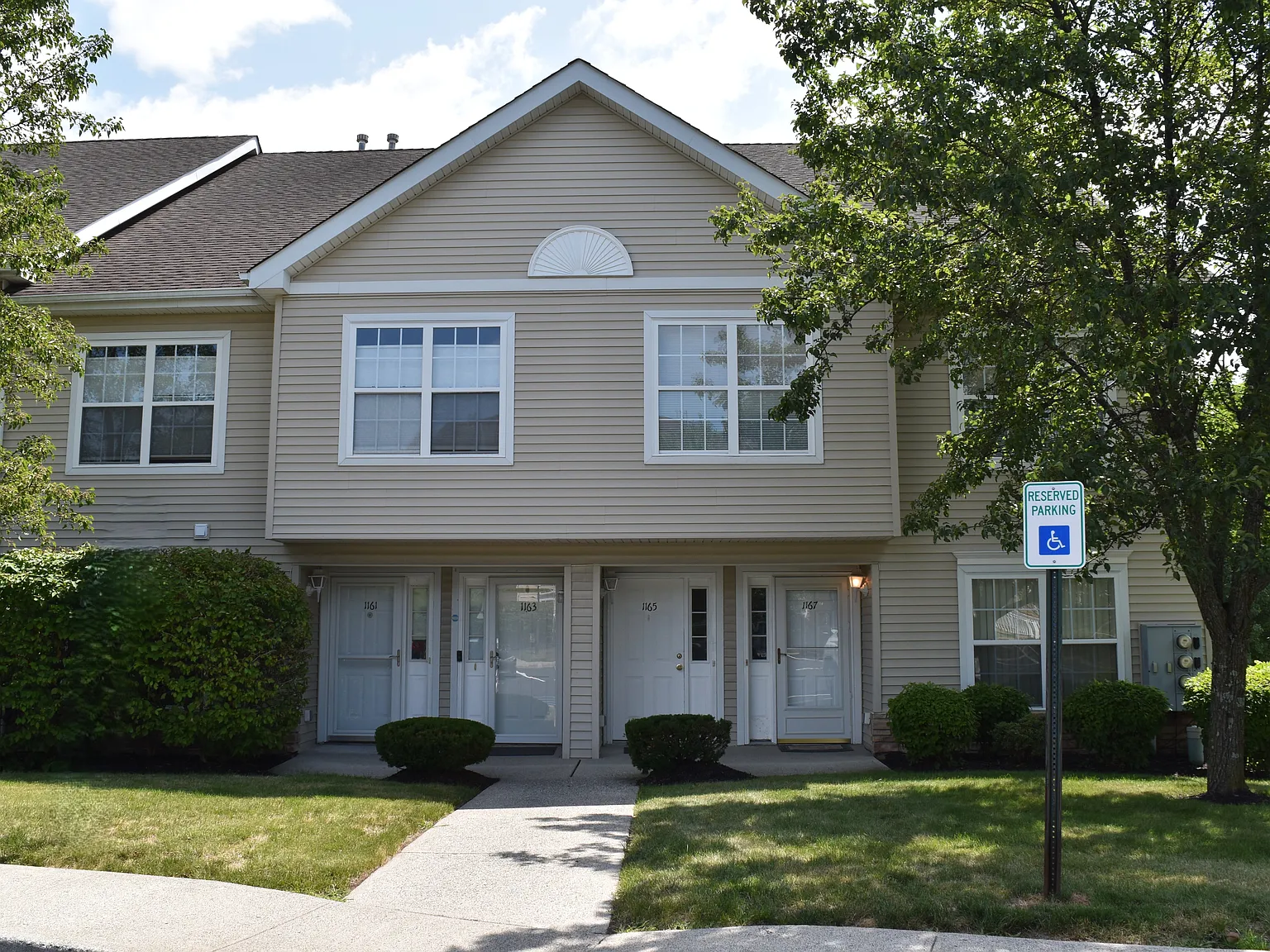2 bed, 1210 sqft, $2,500 — Photo 4