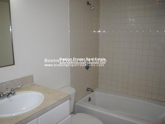 4th image of 40 Boylston St #302L