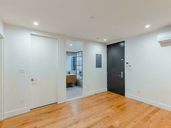 3rd image of 621 Parkside Ave #1R