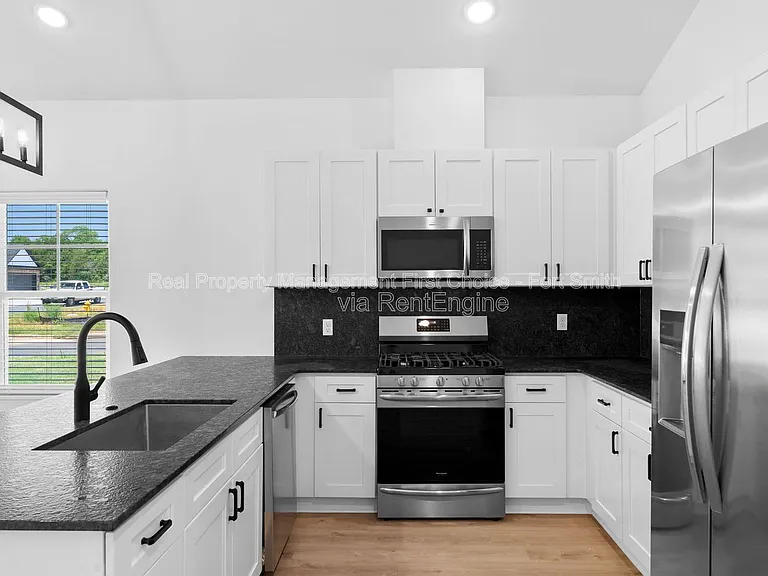 8705 Cantera Dr #B — Photo 2