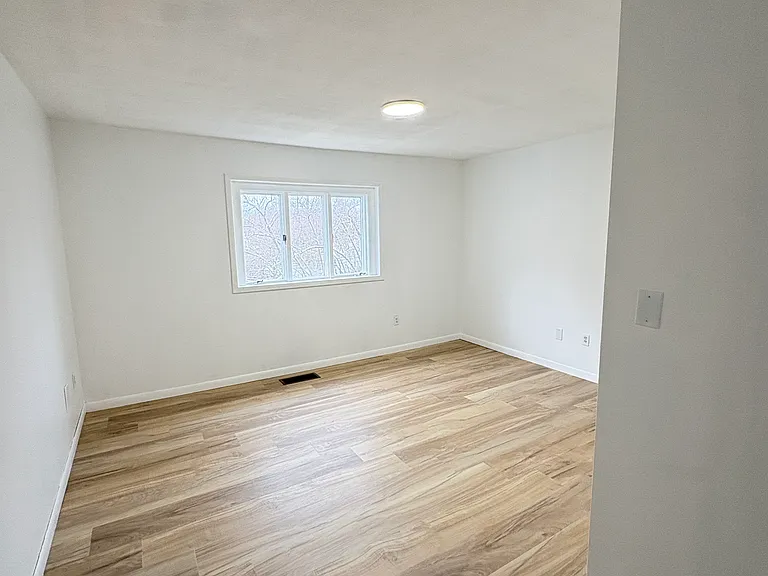 715 Frenchtown Rd — Photo 14