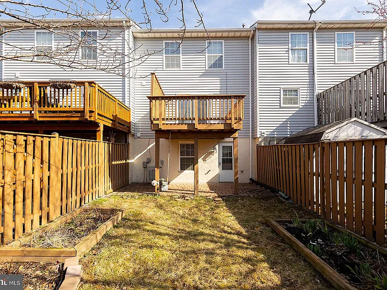 304 Chatham Sq — Photo 25