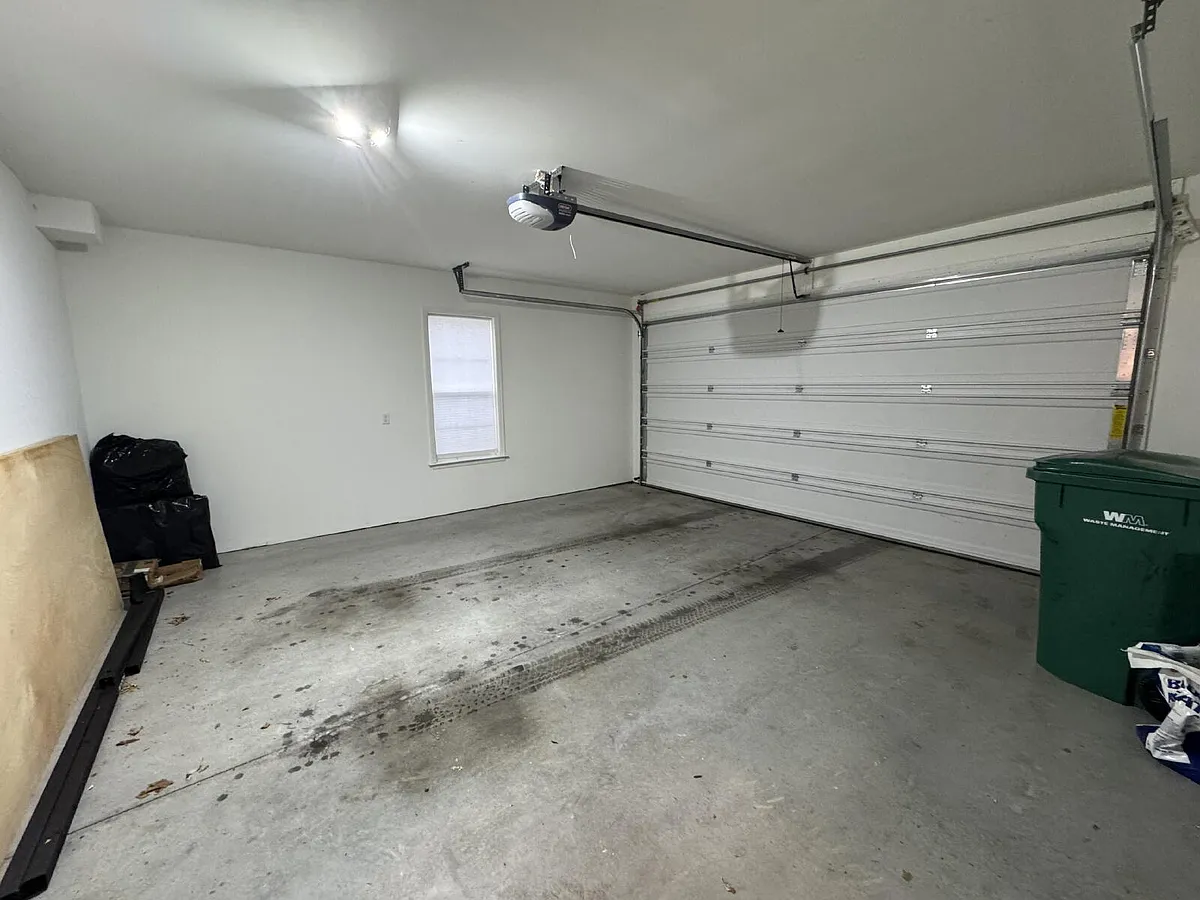 Building Photo - 661 Buck Dr
