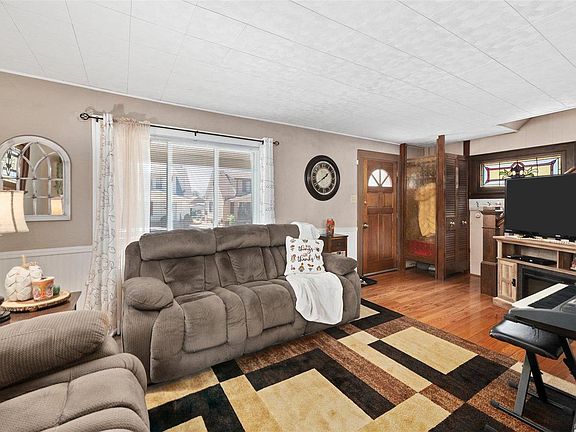 3rd image of 5423 Robert Ave