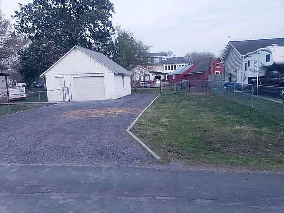 4th image of 22316 Saint Clements Ave