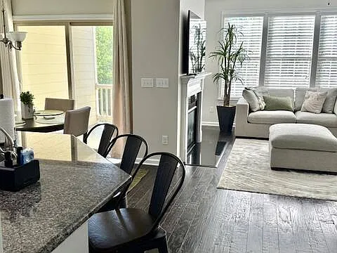 Valleystone Dr — Photo 6