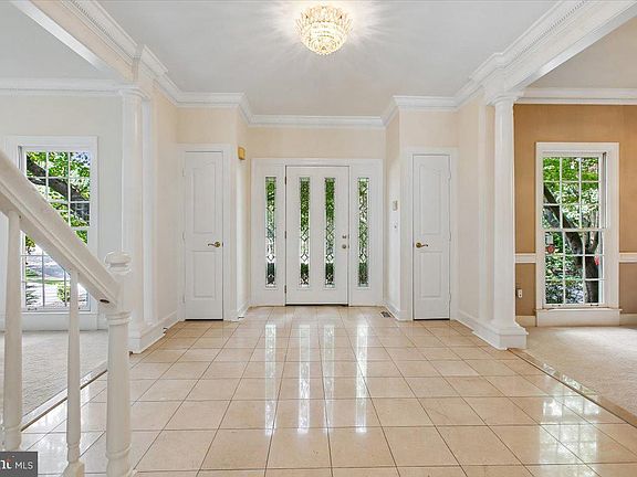 5th image of 309 Springwood Ct NE