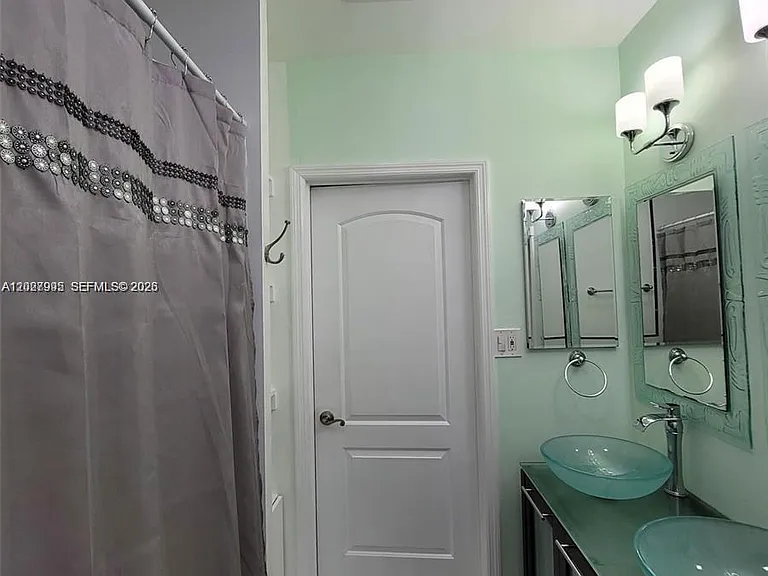 1662 SW 19th Ave — Photo 17