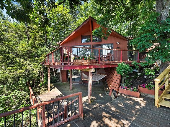 4th image of 423 Wide Waters Ln