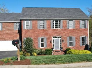 5182 Lakeland Dr, Roanoke, VA 24018