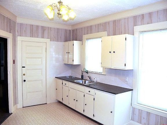 renovated kitch w/ granite